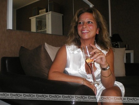 photo de femme salope qui pisse